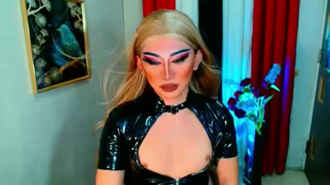 miss yasii online show from October 22, 4:40 pm