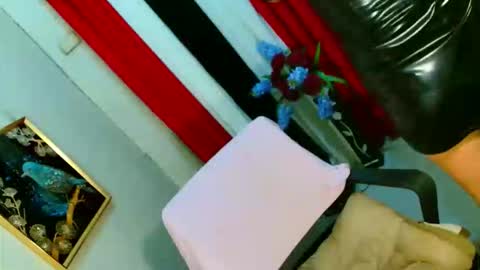 miss yasii online show from November 15, 5:09 pm