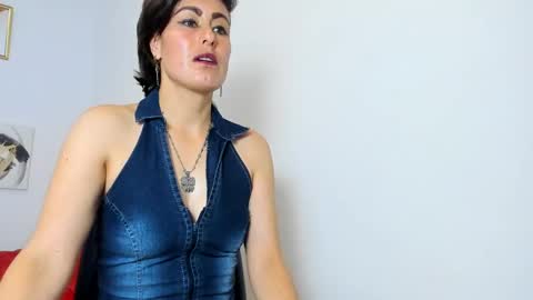 Snapshot of yasmin_goldenst chatting on October 7, 8:17 pm Yasemin online show from October 7, 8:17 pm