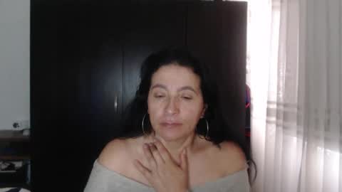 Snapshot of yasmin_love85 chatting on December 16, 4:49 pm yasmin_love85 online show from December 16, 4:49 pm