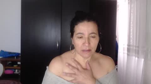 Snapshot of yasmin_love85 chatting on December 24, 2:12 pm yasmin_love85 online show from December 24, 2:12 pm