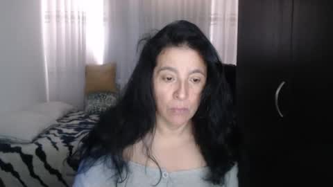 Snapshot of yasmin_love85 chatting on January 9, 3:44 pm yasmin_love85 online show from January 9, 3:44 pm