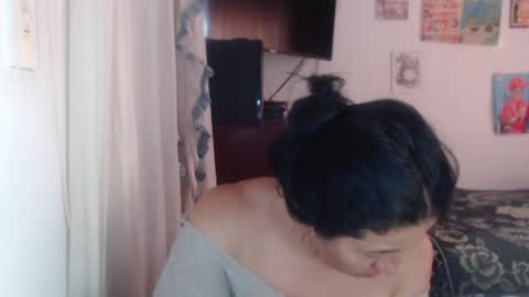 Snapshot of yasmin_love85 chatting on February 6, 5:09 pm yasmin_love85 online show from February 6, 5:09 pm