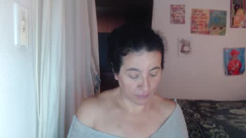 Snapshot of yasmin_love85 chatting on February 20, 4:14 pm yasmin_love85 online show from February 20, 4:14 pm