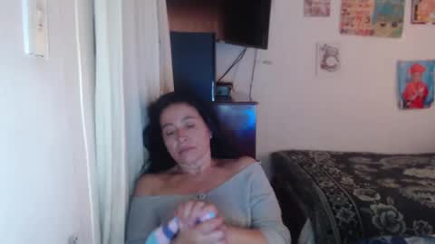 Snapshot of yasmin_love85 chatting on February 24, 3:09 pm yasmin_love85 online show from February 24, 3:09 pm