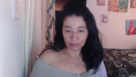Snapshot of yasmin_love85 chatting on February 26, 1:52 pm yasmin_love85 online show from February 26, 1:52 pm