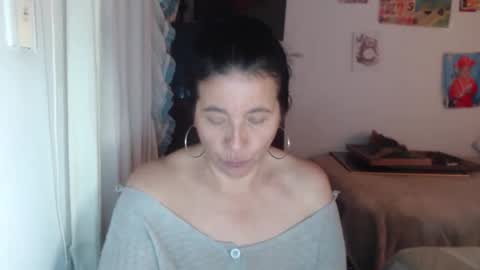 Snapshot of yasmin_love85 chatting on October 31, 3:35 pm yasmin_love85 online show from October 31, 3:35 pm