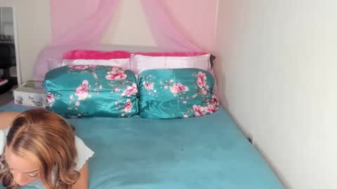 Yasmina online show from December 30, 10:55 pm