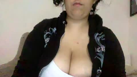 yasminebbyxx online show from July 12, 1:29 am