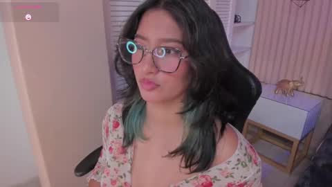 Snapshot of yazmin_rouse chatting on March 4, 6:18 pm Yazmin online show from March 4, 6:18 pm