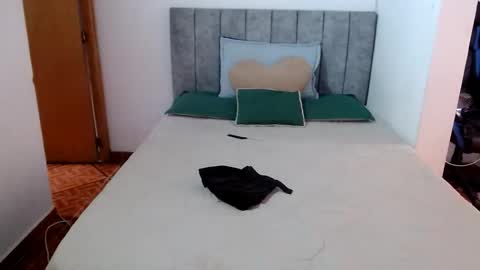 yeibles_hana2 online show from December 3, 7:56 pm