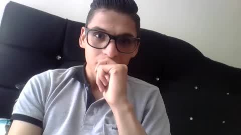 Snapshot of yeicol_bta chatting on October 2, 4:03 pm yeicol_bta online show from October 2, 4:03 pm