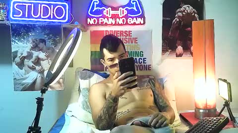 yeisoncastellanos1999 online show from October 2, 5:42 pm