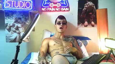 yeisoncastellanos1999 online show from October 4, 1:36 am