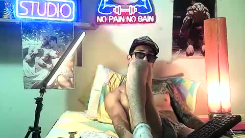 yeisoncastellanos1999 online show from November 12, 5:57 pm