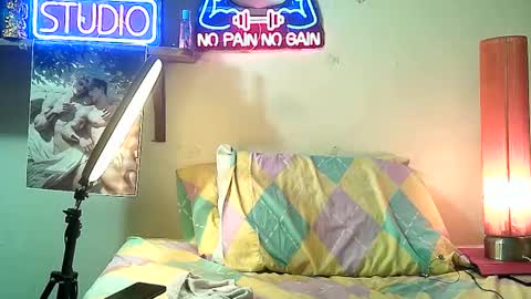 yeisoncastellanos1999 online show from November 25, 7:25 pm