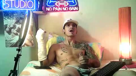 yeisoncastellanos1999 online show from January 8, 12:13 am