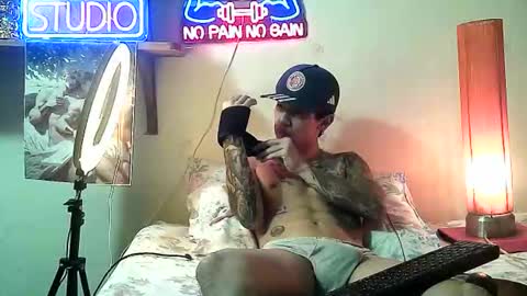 yeisoncastellanos1999 online show from February 13, 9:44 pm