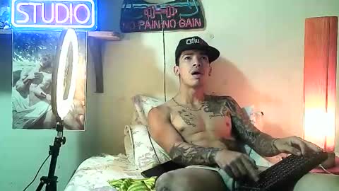 yeisoncastellanos1999 online show from March 25, 3:51 pm