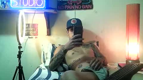yeisoncastellanos1999 online show from May 5, 1:24 am