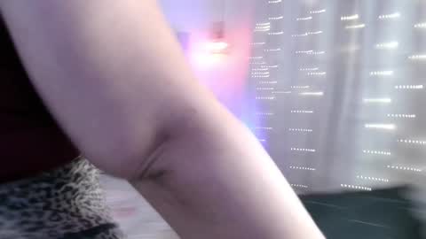 yellow_lily online show from January 11, 7:27 pm