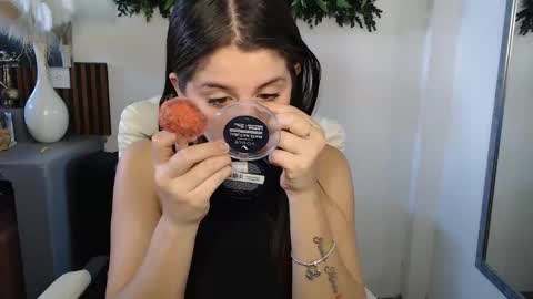 Yenni online show from February 25, 7:01 pm