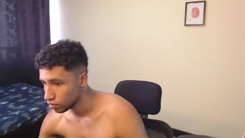 Snapshot of yerfon_s1 chatting on December 9, 6:57 pm Yeff ind. model online show from December 9, 6:57 pm