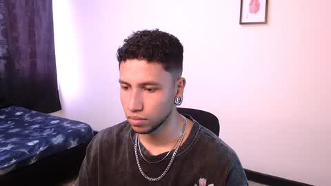 Snapshot of yerfon_s1 chatting on December 10, 6:28 pm Yeff ind. model online show from December 10, 6:28 pm