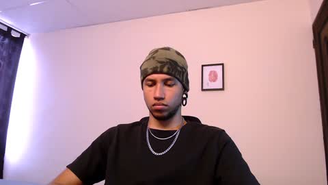 Snapshot of yerfon_s1 chatting on December 12, 6:21 pm Yeff ind. model online show from December 12, 6:21 pm