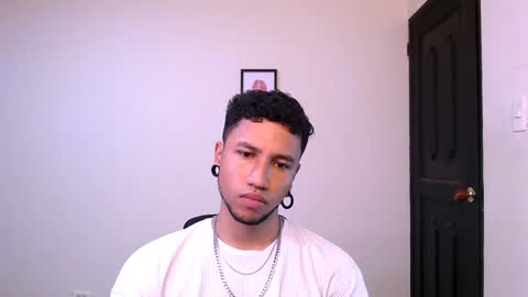 Snapshot of yerfon_s1 chatting on December 17, 1:29 am Yeff ind. model online show from December 17, 1:29 am