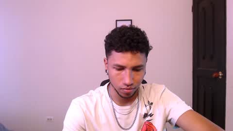 Snapshot of yerfon_s1 chatting on December 17, 5:26 pm Yeff ind. model online show from December 17, 5:26 pm