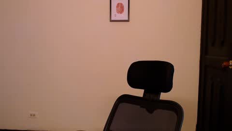 Snapshot of yerfon_s1 chatting on December 17, 8:32 pm Yeff ind. model online show from December 17, 8:32 pm