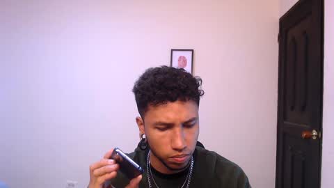 Snapshot of yerfon_s1 chatting on December 19, 6:34 pm Yeff ind. model online show from December 19, 6:34 pm