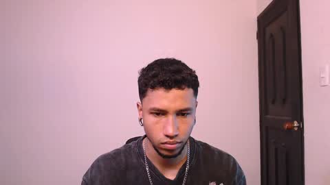 Snapshot of yerfon_s1 chatting on December 28, 11:05 pm Yeff ind. model online show from December 28, 11:05 pm