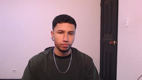 Snapshot of yerfon_s1 chatting on December 30, 6:49 pm Yeff ind. model online show from December 30, 6:49 pm