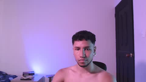 Snapshot of yerfon_s1 chatting on January 15, 7:55 pm Yeff ind. model online show from January 15, 7:55 pm