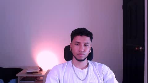 Snapshot of yerfon_s1 chatting on January 28, 1:39 am Yeff ind. model online show from January 28, 1:39 am