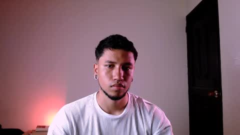 Snapshot of yerfon_s1 chatting on February 22, 12:38 am Yeff ind. model online show from February 22, 12:38 am