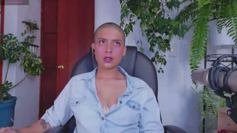 yeriawaddell  online show from March 1, 10:23 pm