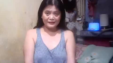 Snapshot of yesimpretty chatting on October 20, 5:13 pm hi im bea online show from October 20, 5:13 pm