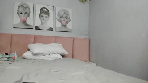 Snapshot of yess__daddy chatting on February 6, 10:15 am yess__daddy online show from February 6, 10:15 am