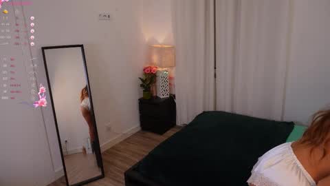 Snapshot of yess_kiki chatting on October 5, 7:28 am Kiki online show from October 5, 7:28 am