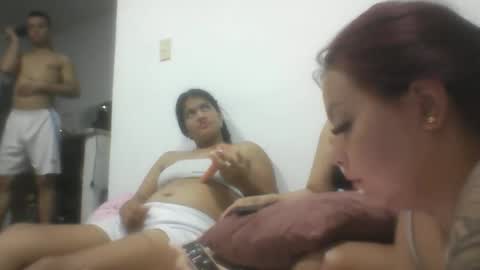 Snapshot of yessica_08 chatting on February 18, 1:34 am yessica and andres online show from February 18, 1:34 am