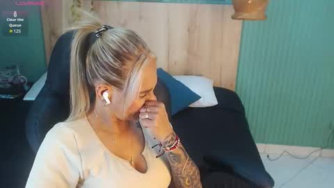 Snapshot of yessika_parker chatting on September 24, 2:04 am yessika_parker online show from September 24, 2:04 am