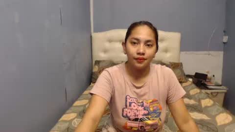 Snapshot of yhang_slut chatting on February 24, 2:20 am yhang_slut online show from February 24, 2:20 am