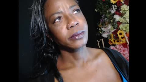 Ms. Mina online show from March 6, 2:02 pm