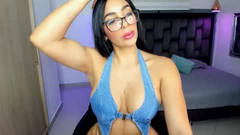 Snapshot of yikaalves chatting on December 20, 5:09 pm Yika Alves online show from December 20, 5:09 pm