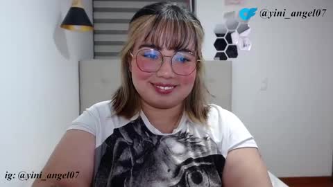 Snapshot of yini_angel07 chatting on November 9, 1:37 am hii i am yini online show from November 9, 1:37 am