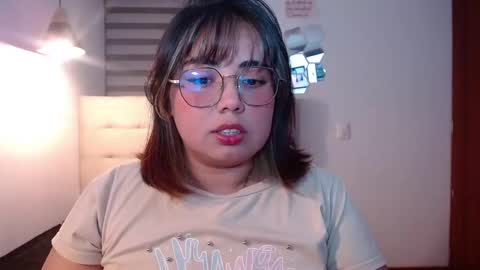 Snapshot of yini_angel07 chatting on November 20, 3:28 am hii i am yini online show from November 20, 3:28 am