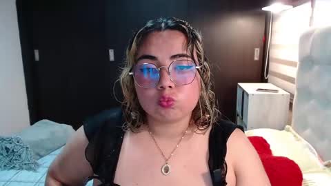 Snapshot of yini_angel07 chatting on February 27, 4:56 am hii i am yini online show from February 27, 4:56 am